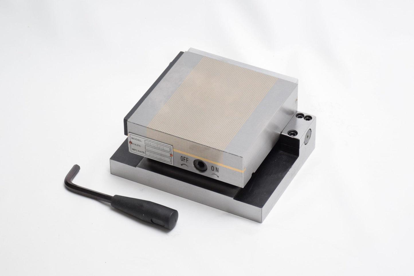 Tilting permanent magnetic table MCS 1515 (150 mm x 150 mm)